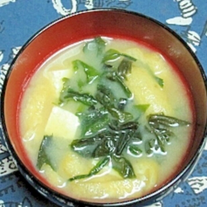 わかめと豆腐と油揚げの味噌汁